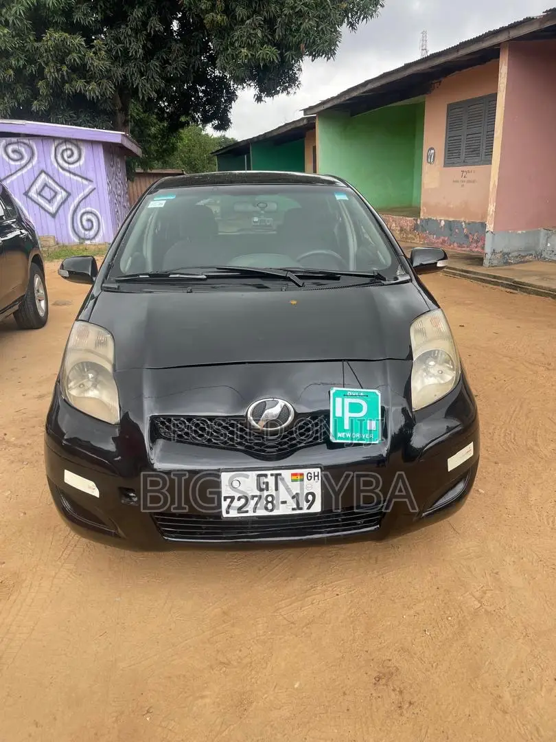Toyota Vitz 1.3 AWD 5dr 2010 Black