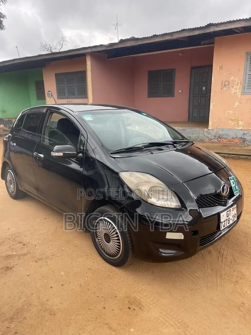 Toyota Vitz 1.3 AWD 5dr 2010 Black
