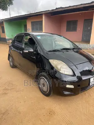Toyota Vitz 1.3 AWD 5dr 2010 Black