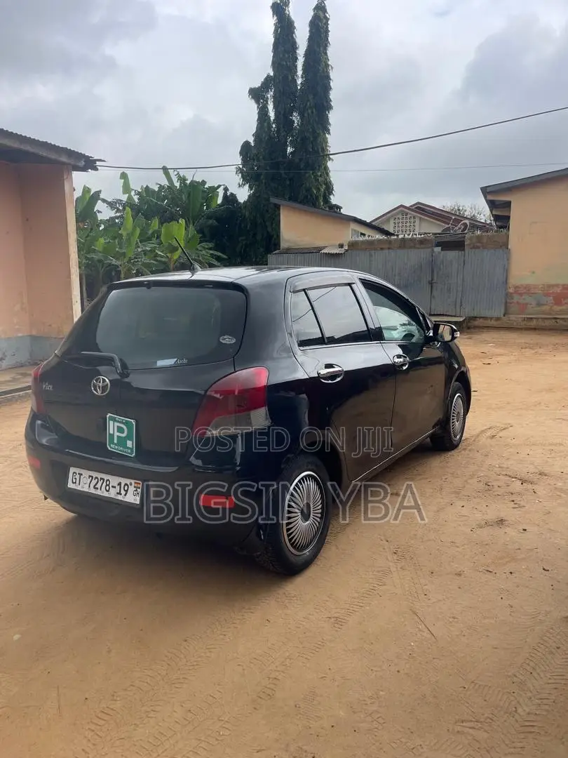 Toyota Vitz 1.3 AWD 5dr 2010 Black