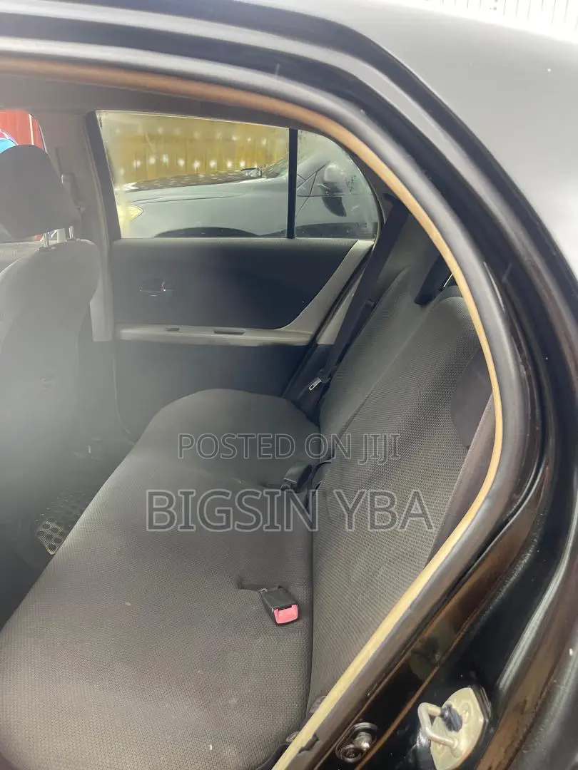 Toyota Vitz 1.3 AWD 5dr 2010 Black
