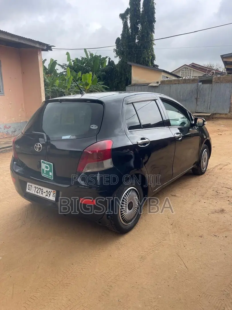 Toyota Vitz 1.3 AWD 5dr 2010 Black