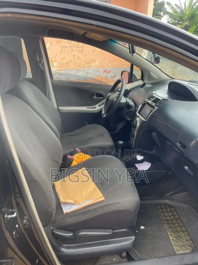Toyota Vitz 1.3 AWD 5dr 2010 Black