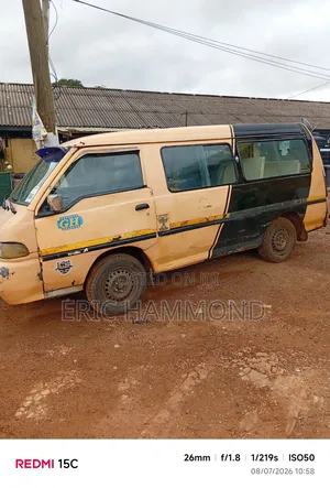 Hyundai H200 1999 Yellow