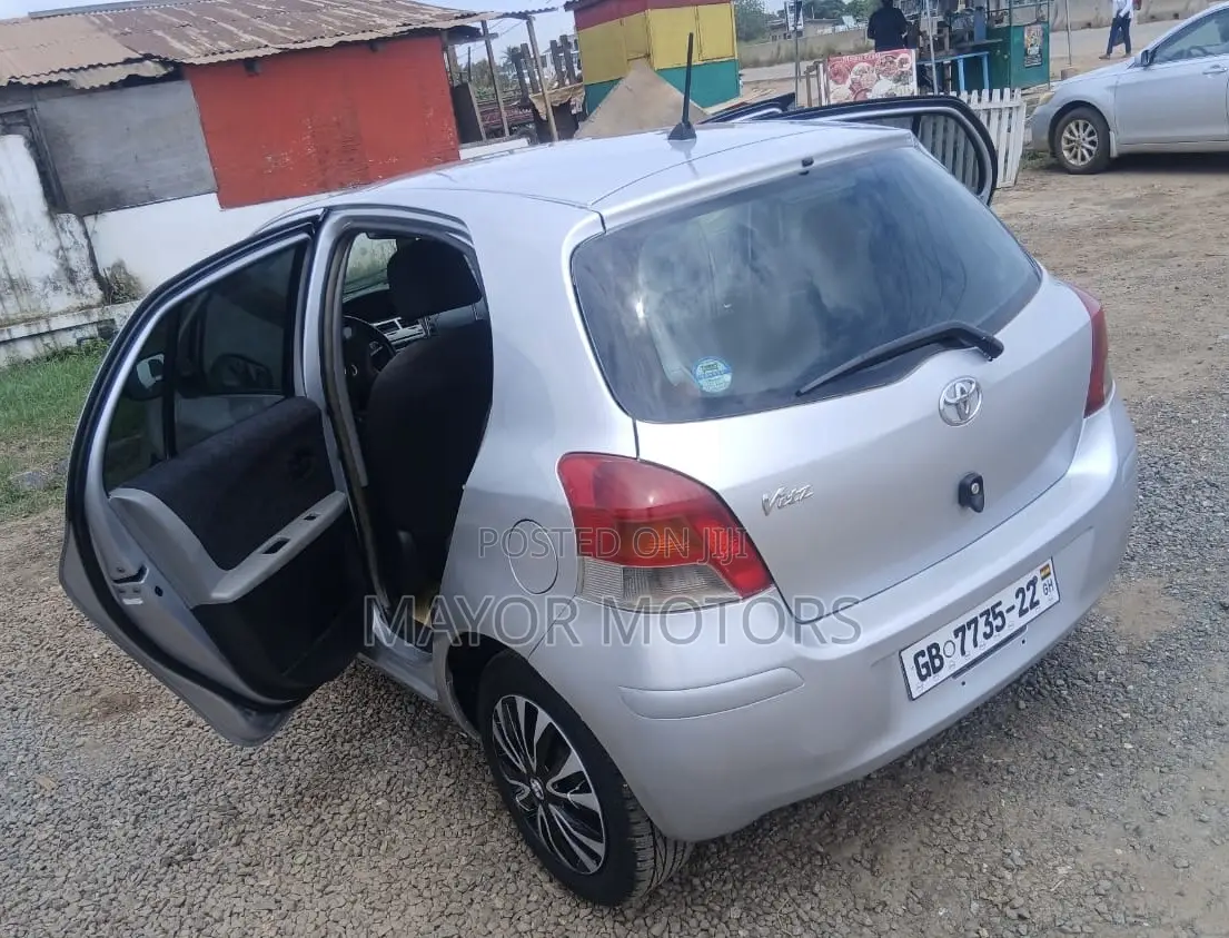 Toyota Vitz 1.0 FWD 3dr 2010 Silver