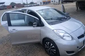 Toyota Vitz 1.0 FWD 3dr 2010 Silver