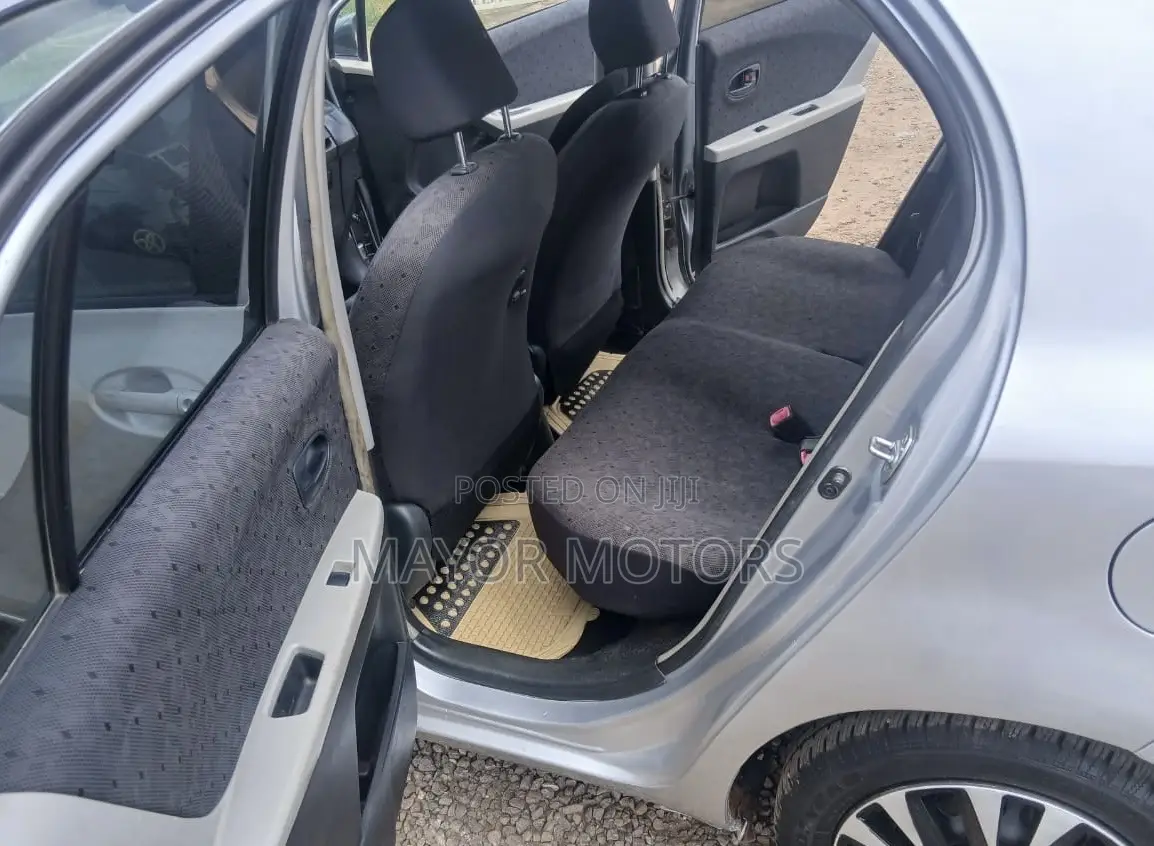 Toyota Vitz 1.0 FWD 3dr 2010 Silver