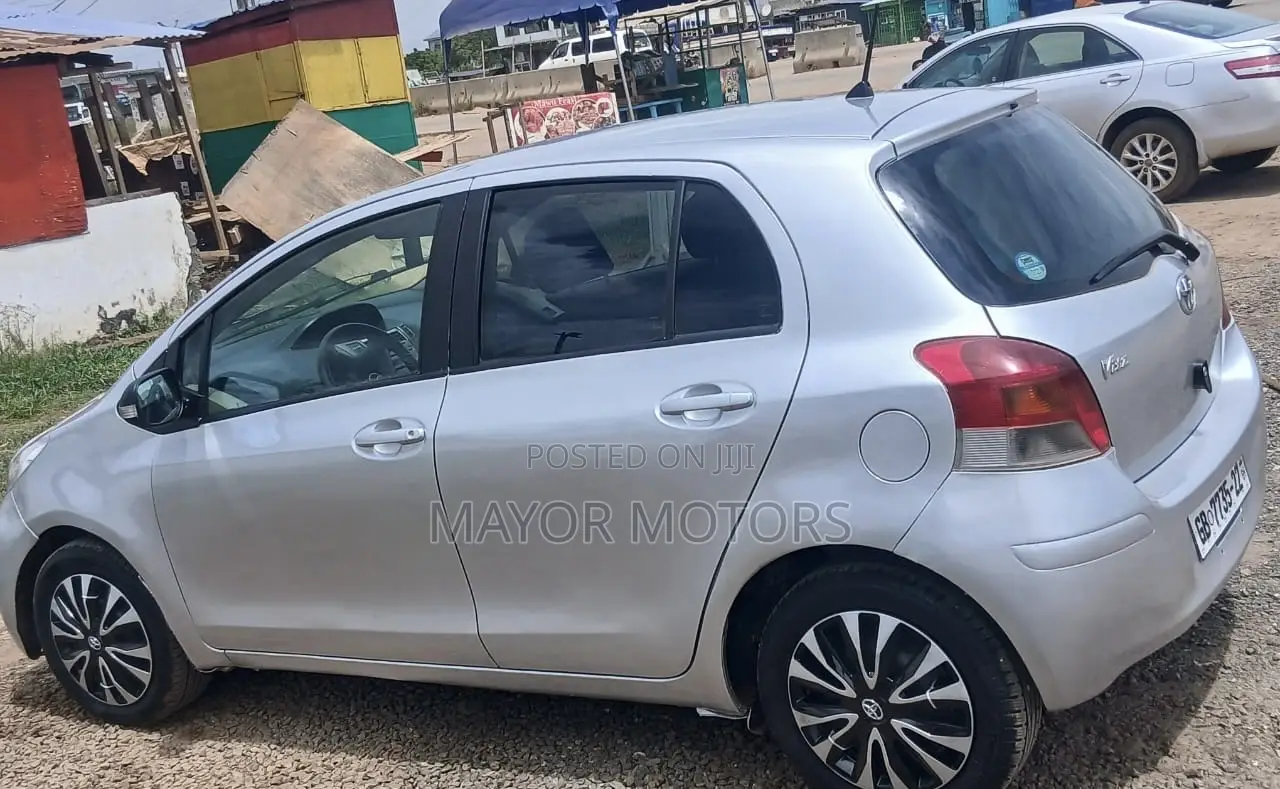 Toyota Vitz 1.0 FWD 3dr 2010 Silver