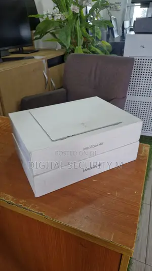 New Laptop Apple MacBook Air 16GB Apple M4 SSD 256GB