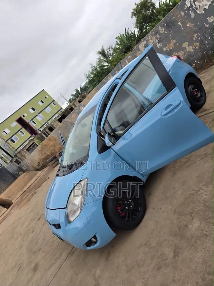 Toyota Vitz 2010 Blue