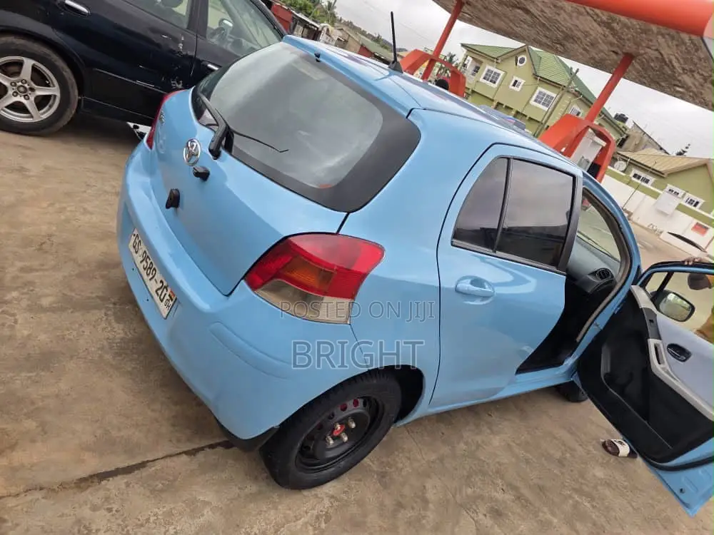 Toyota Vitz 2010 Blue