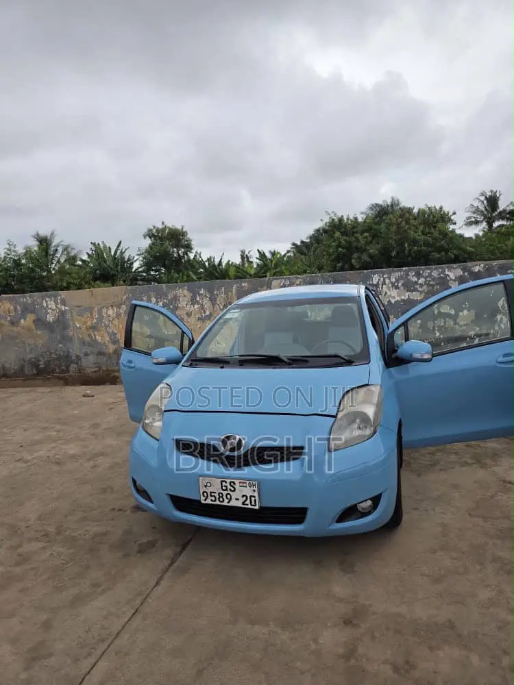 Toyota Vitz 2010 Blue