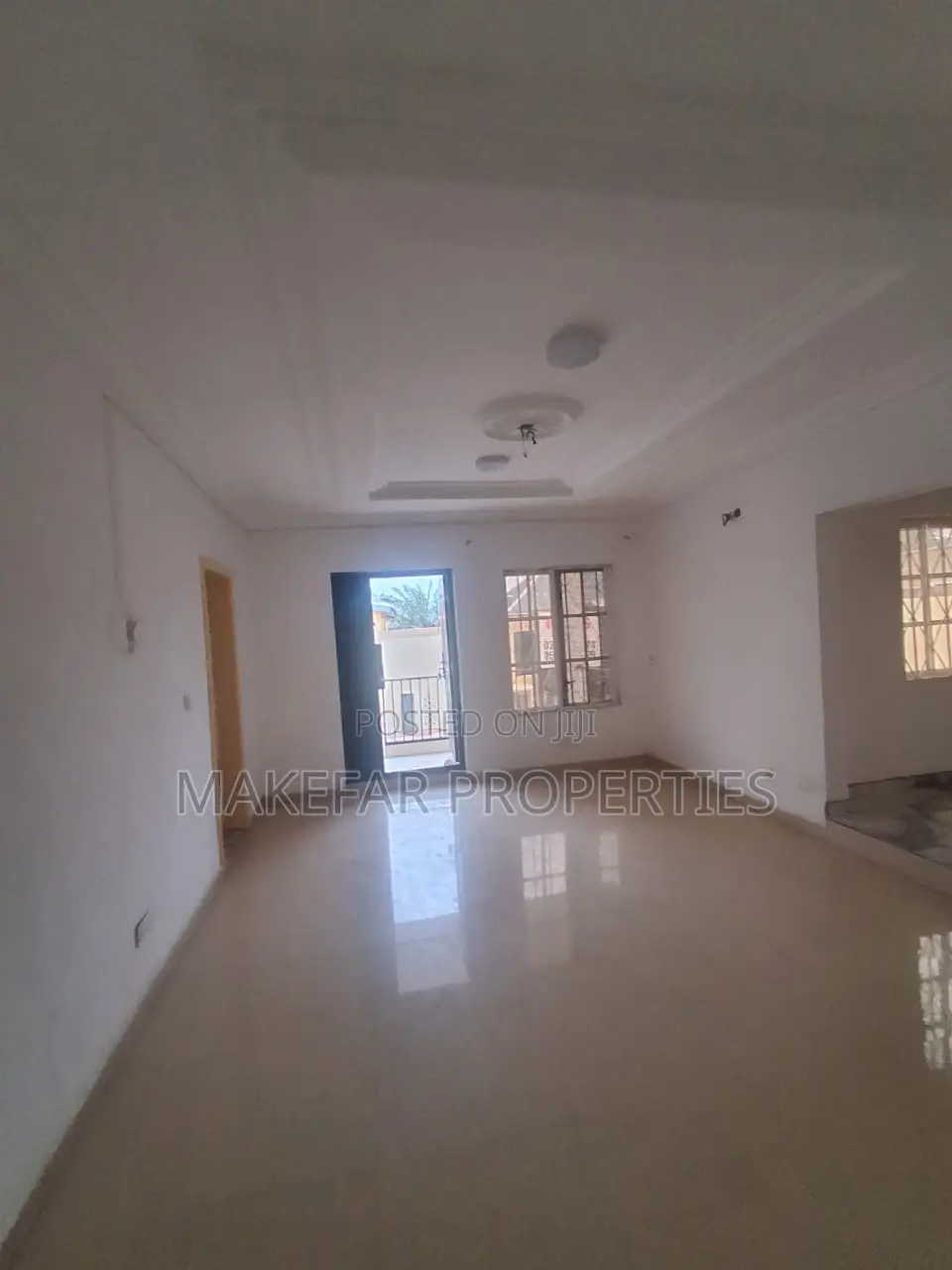 3bdrm House in Lake Side Estate for rent