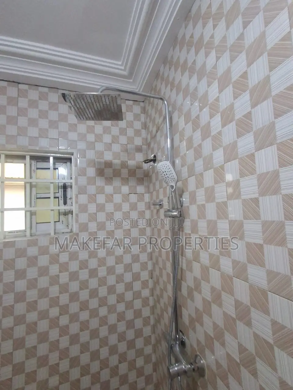 3bdrm House in Lake Side Estate for rent