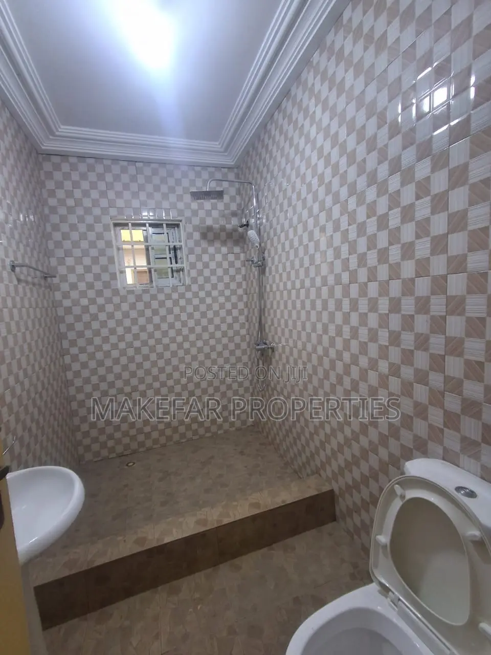 3bdrm House in Lake Side Estate for rent