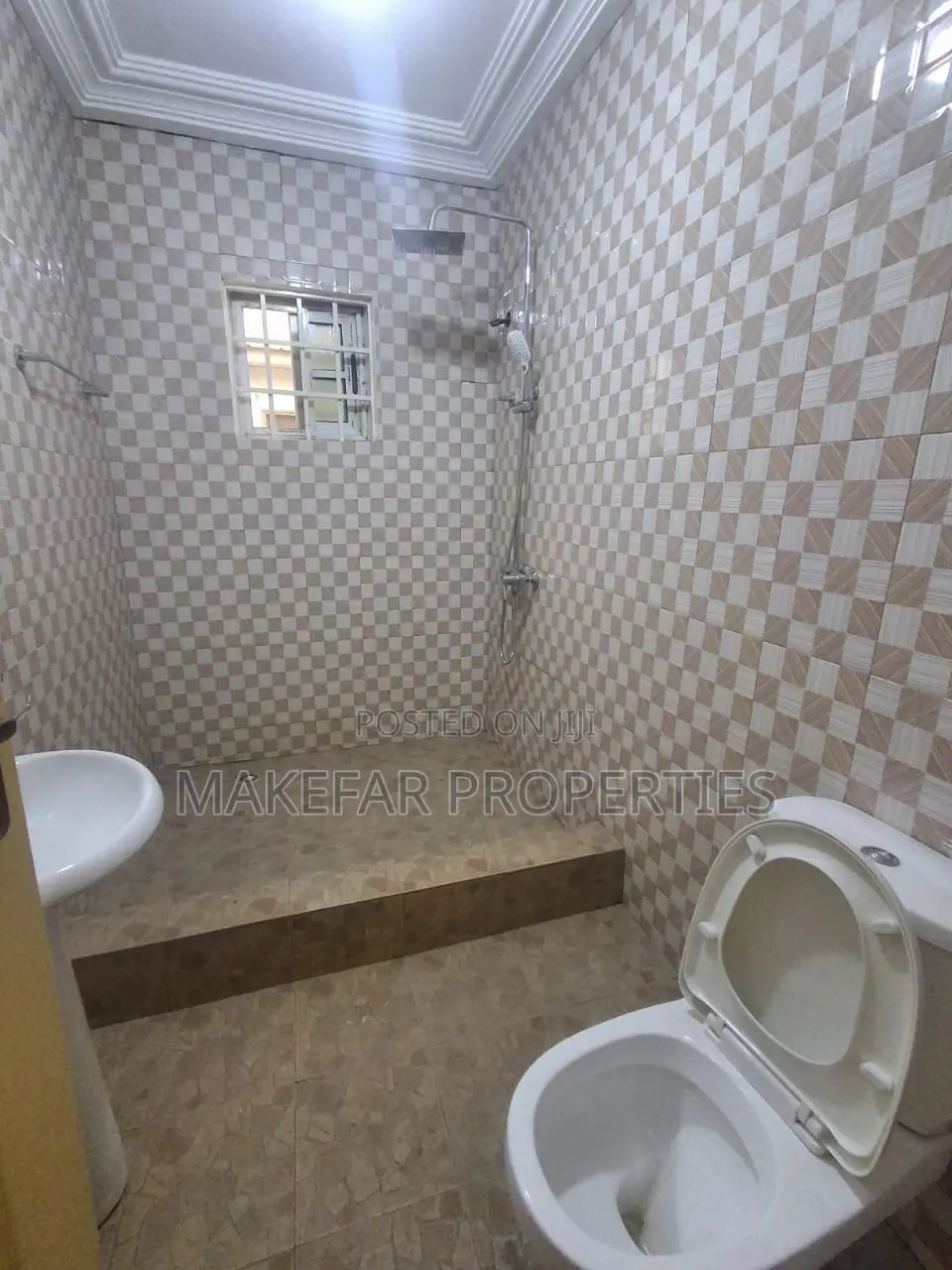 3bdrm House in Lake Side Estate for rent