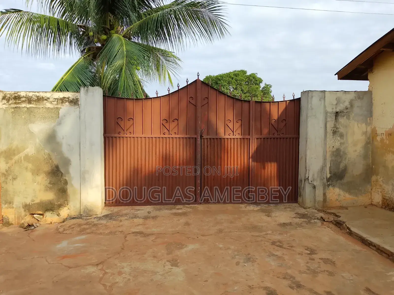 14bdrm House in Ketu South Municipal for sale