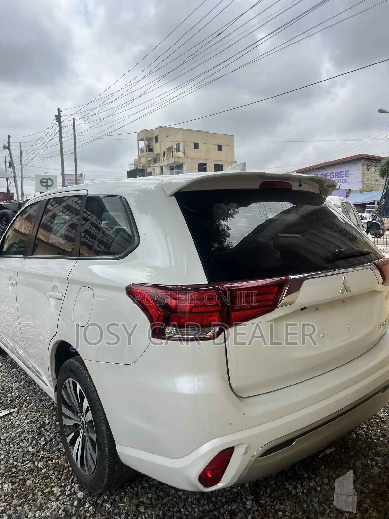 Mitsubishi Outlander ES 2022 White