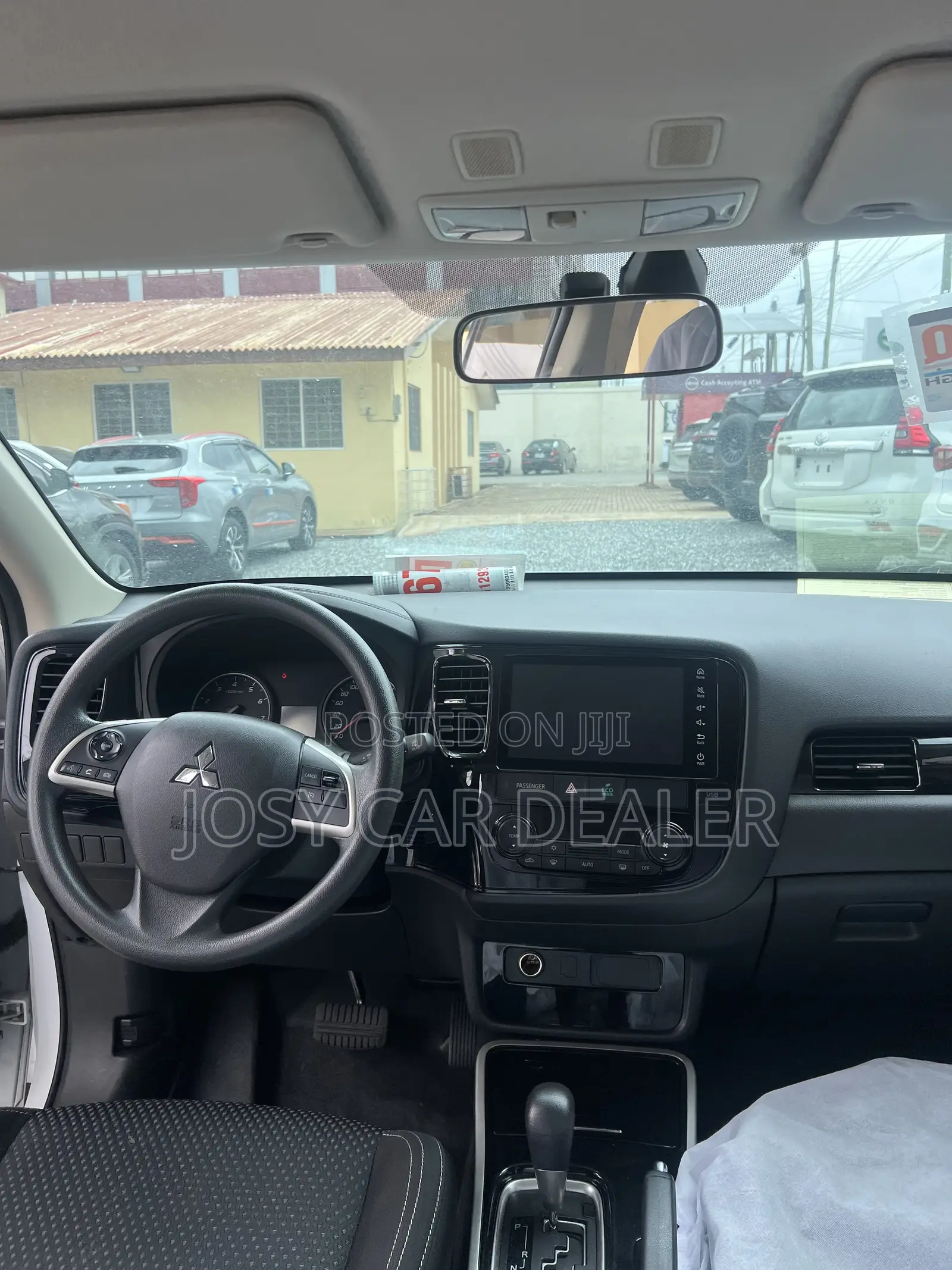 Mitsubishi Outlander ES 2022 White
