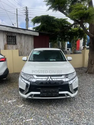 Mitsubishi Outlander ES 2022 White