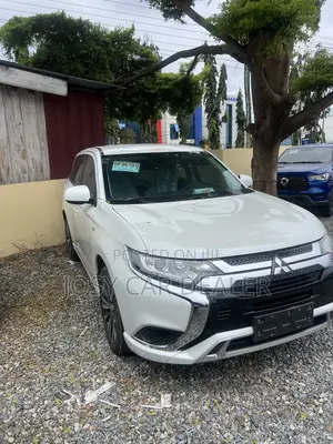 Mitsubishi Outlander ES 2022 White