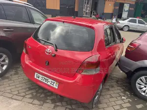 Toyota Vitz 1.3 FWD 5dr 2010 Red