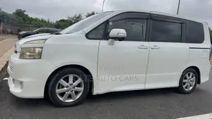 Toyota Voxy V 2WD 8-Seater 2010 White