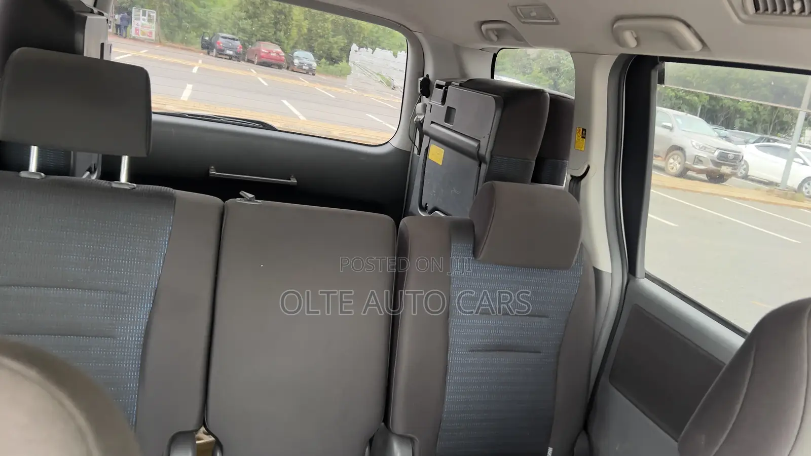 Toyota Voxy V 2WD 8-Seater 2010 White