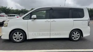 Toyota Voxy V 2WD 8-Seater 2010 White