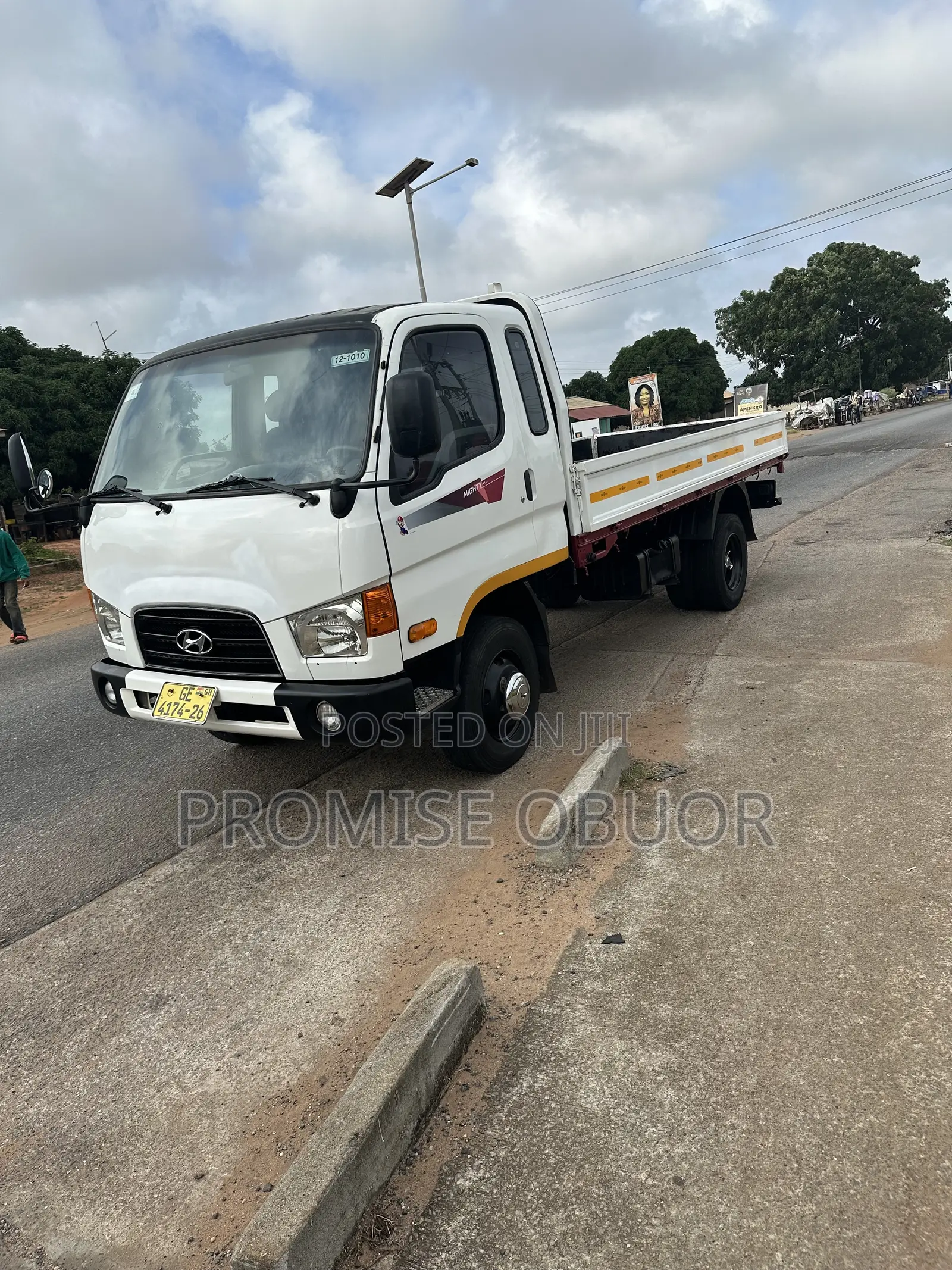 Hyundai E Mighty 2012 White