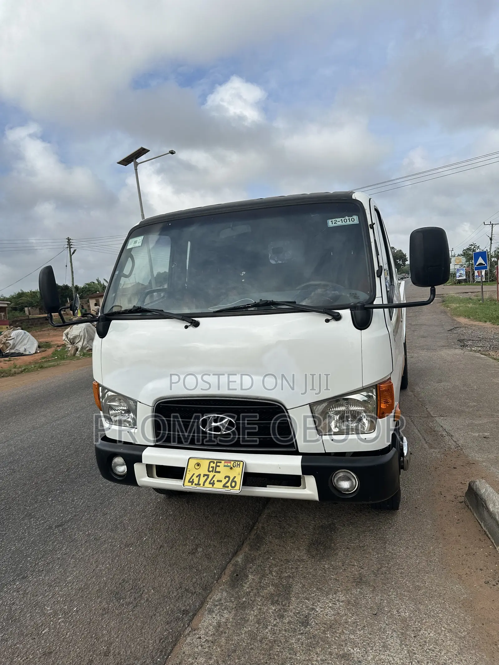 Hyundai E Mighty 2012 White
