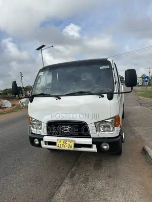 Hyundai E Mighty 2012 White