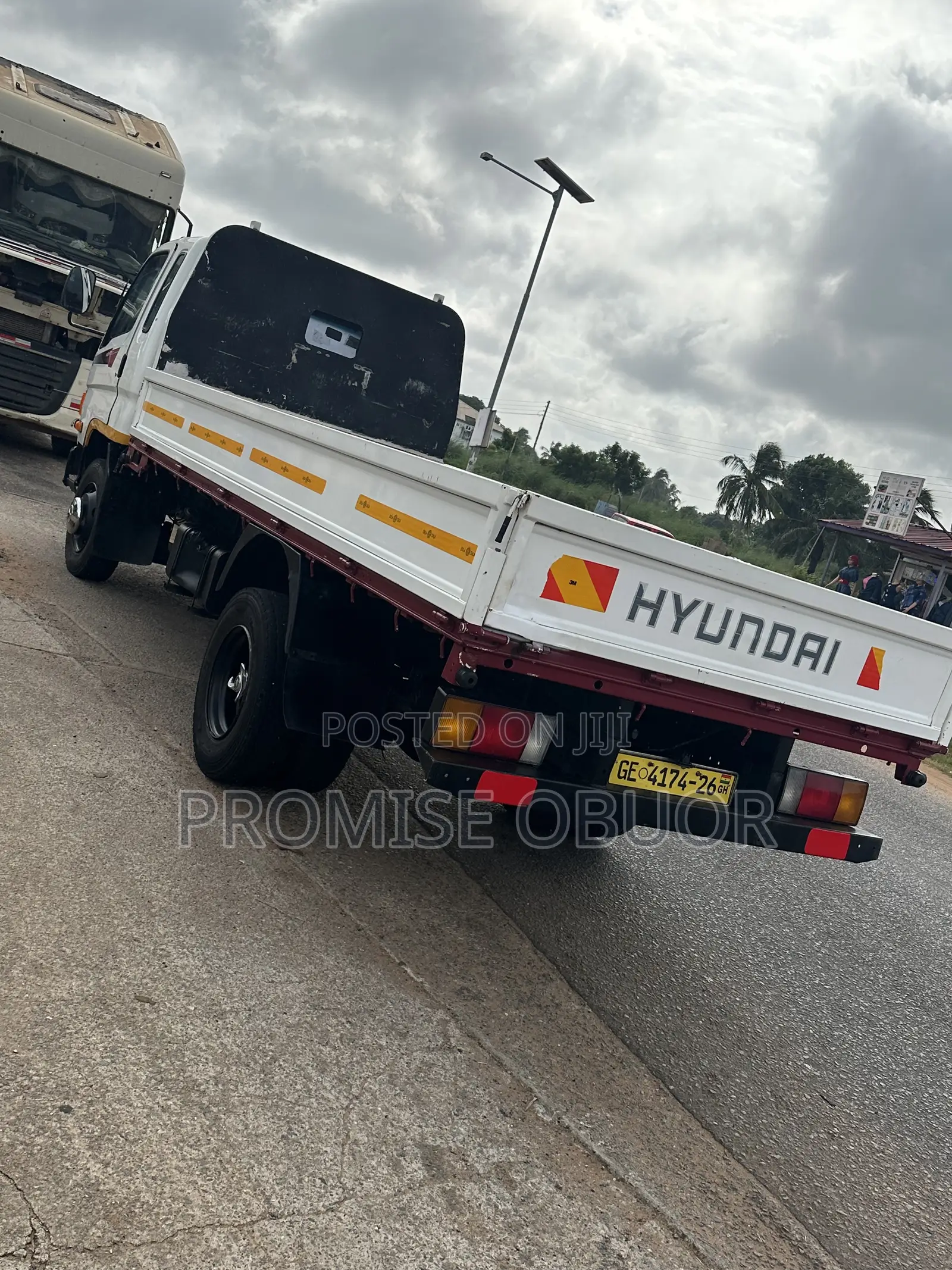 Hyundai E Mighty 2012 White