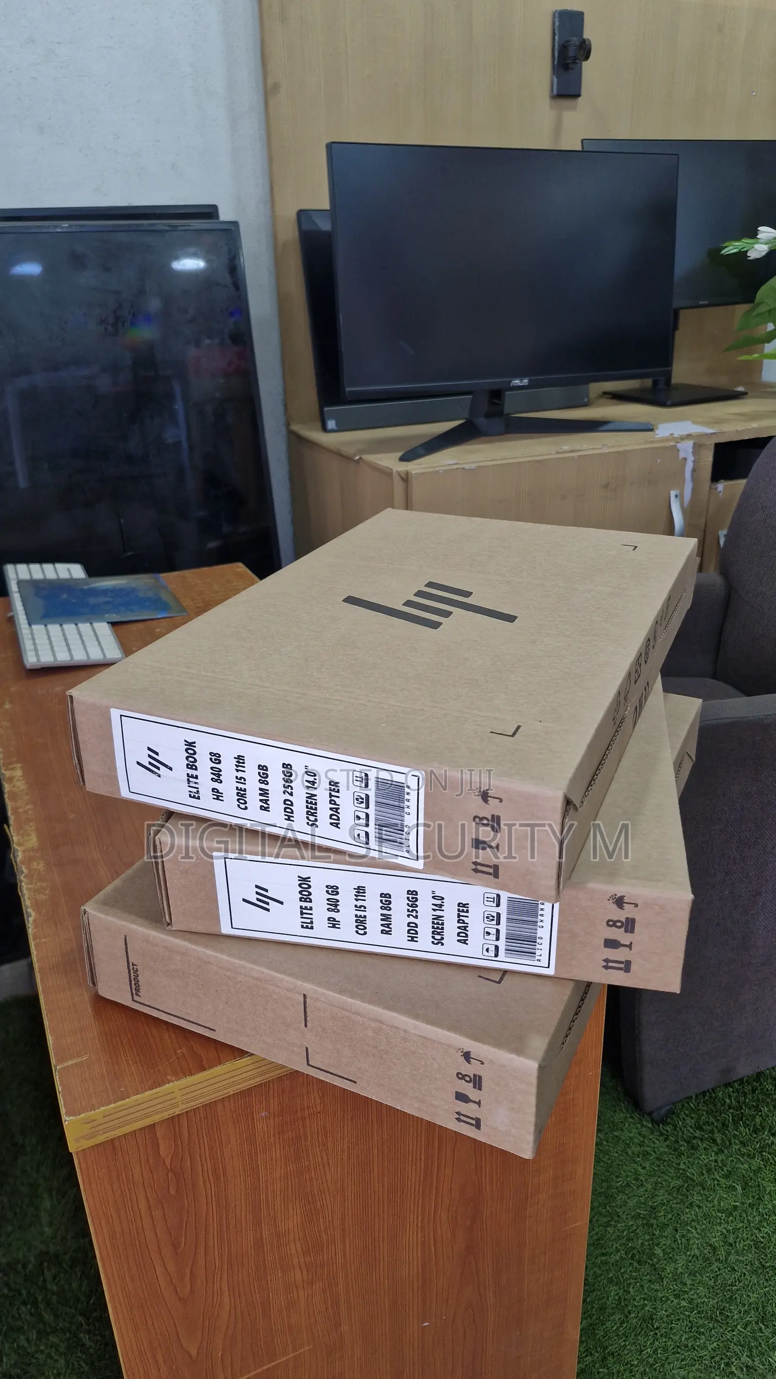 New Laptop HP EliteBook 840 G8 8GB Intel Core i5 SSD 256GB