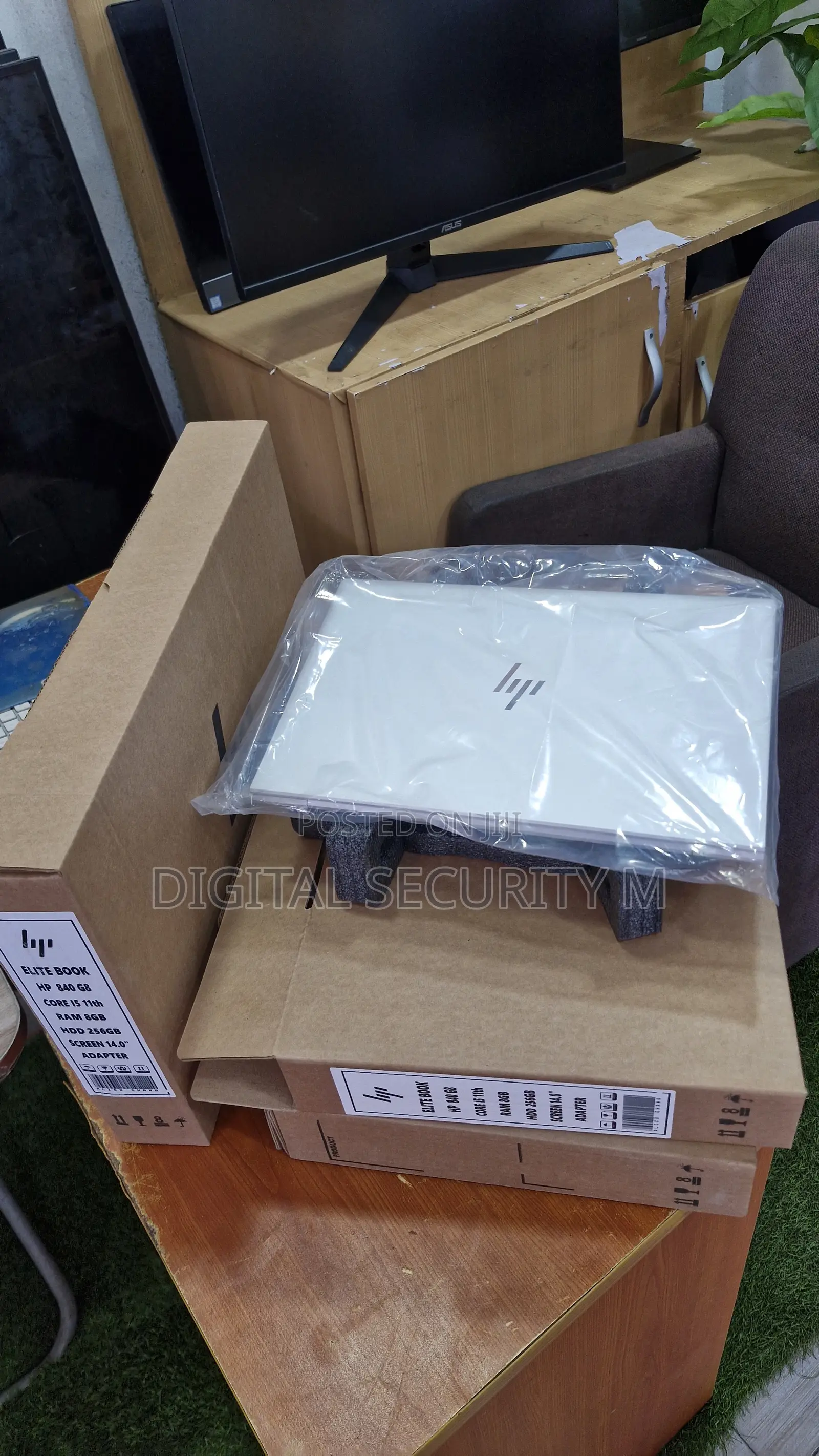 New Laptop HP EliteBook 840 G8 8GB Intel Core i5 SSD 256GB