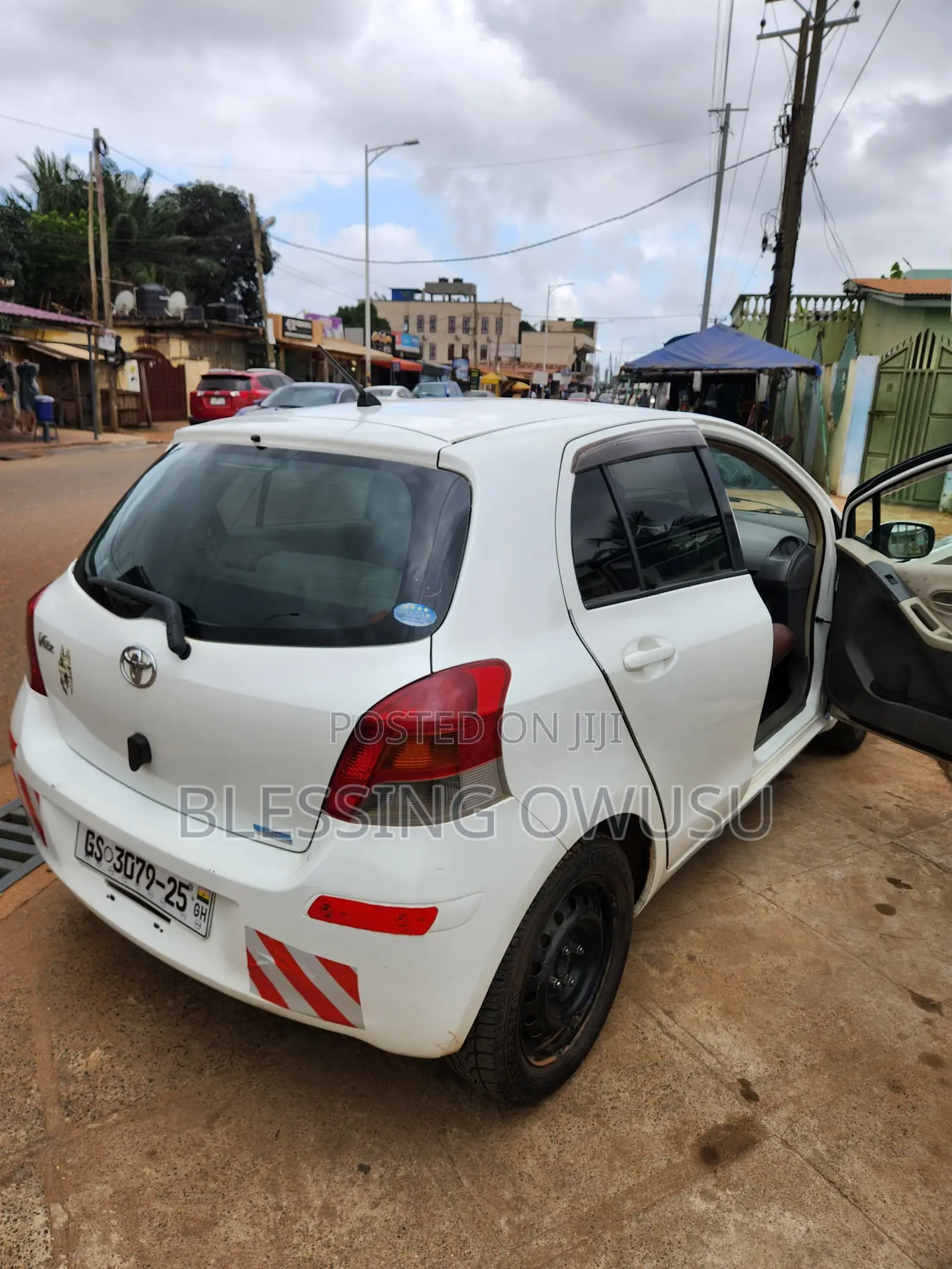 Toyota Vitz 2010 Red