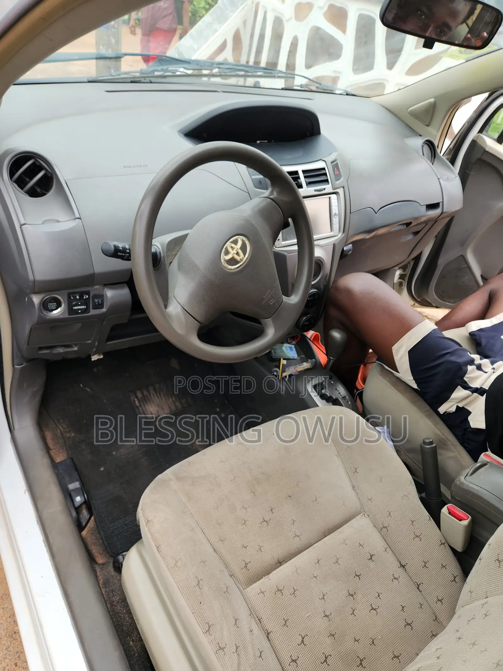 Toyota Vitz 2010 Red