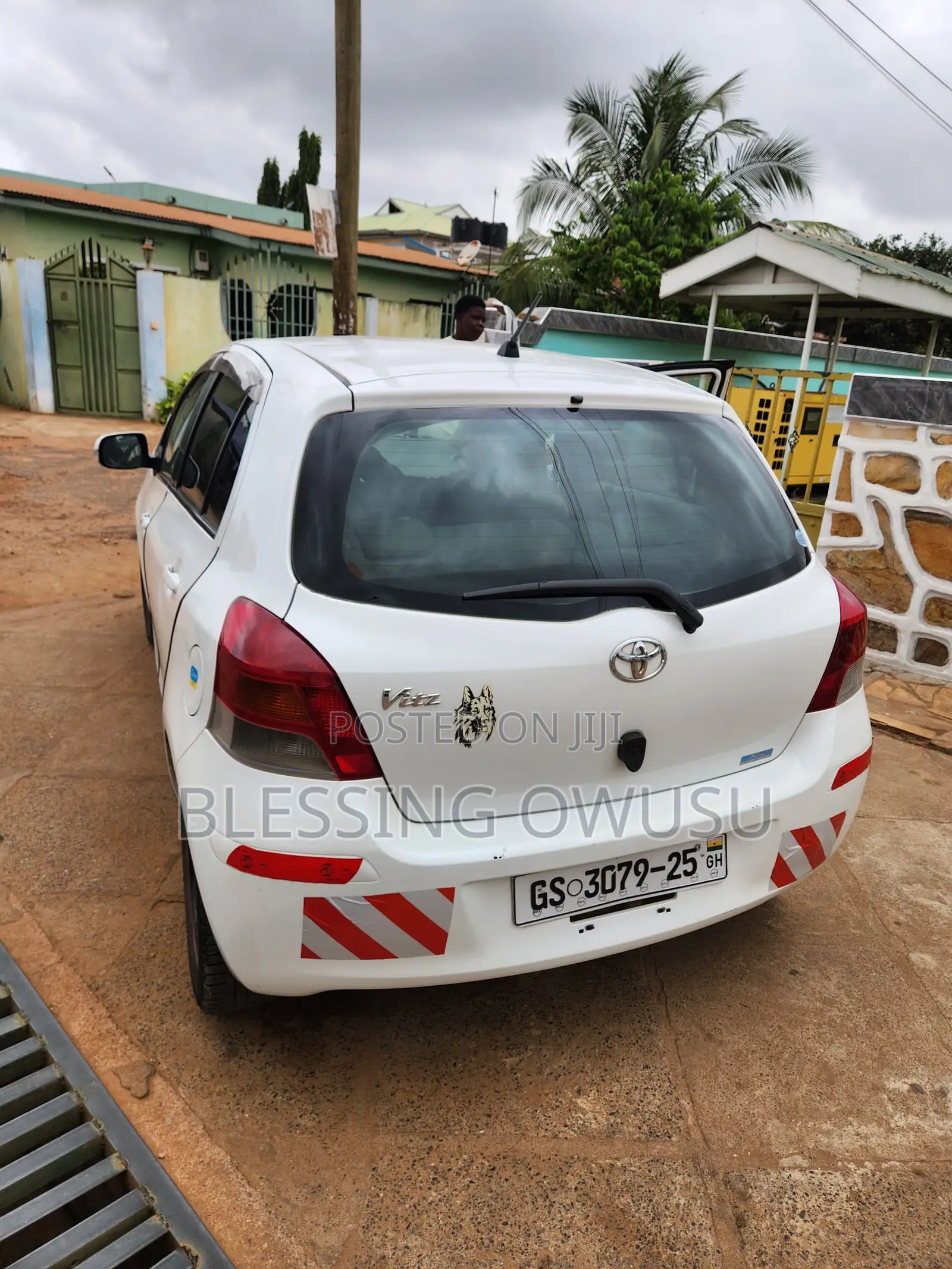 Toyota Vitz 2010 Red