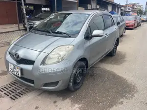 Toyota Vitz 1.3 FWD 5dr 2010 Silver