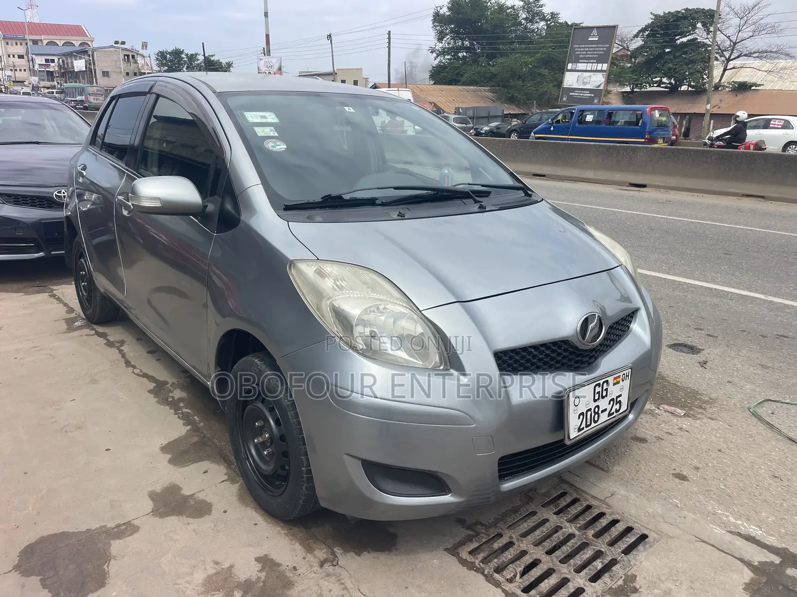Toyota Vitz 1.3 FWD 5dr 2010 Silver