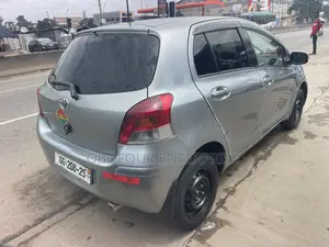Toyota Vitz 1.3 FWD 5dr 2010 Silver