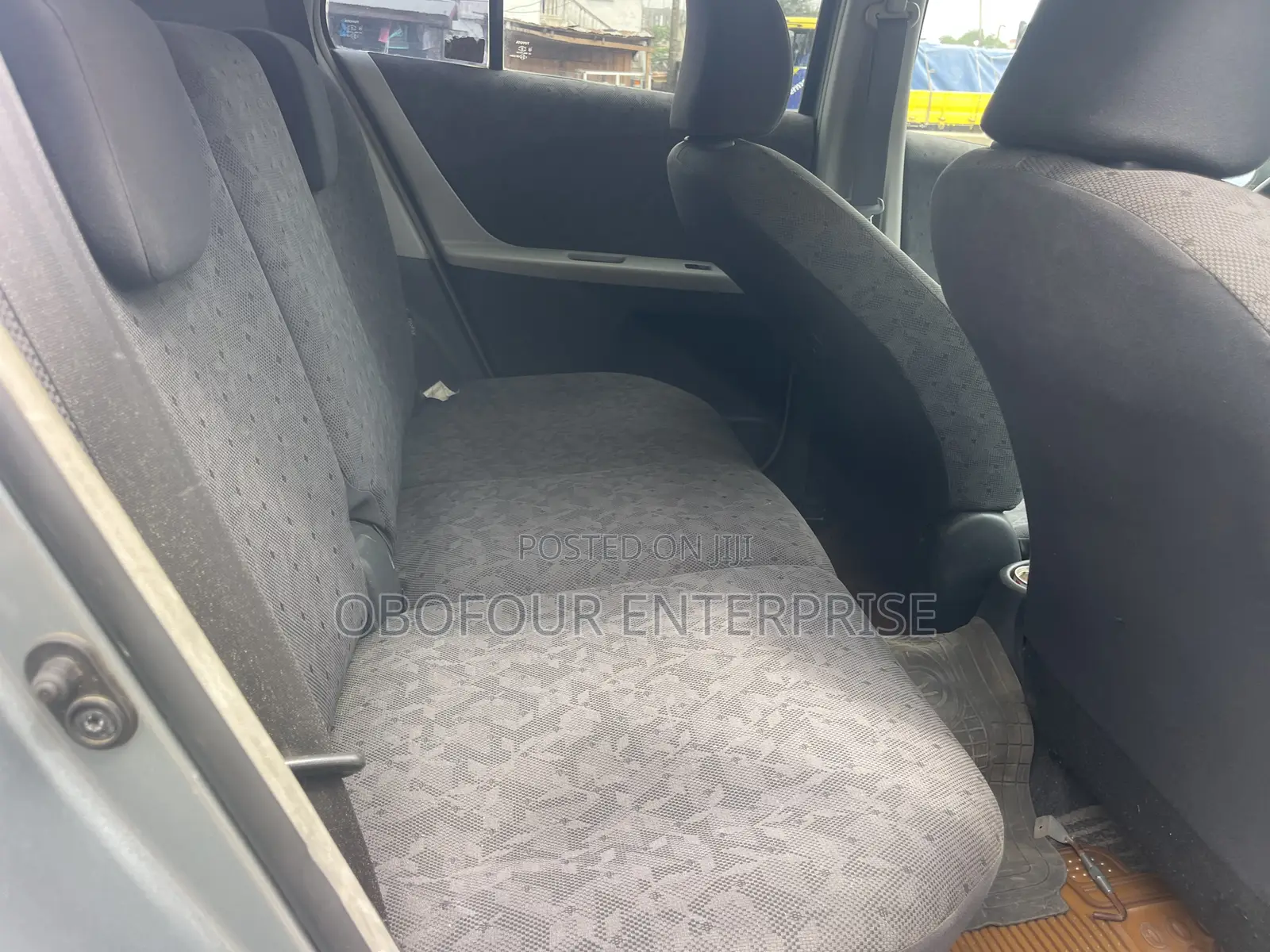 Toyota Vitz 1.3 FWD 5dr 2010 Silver