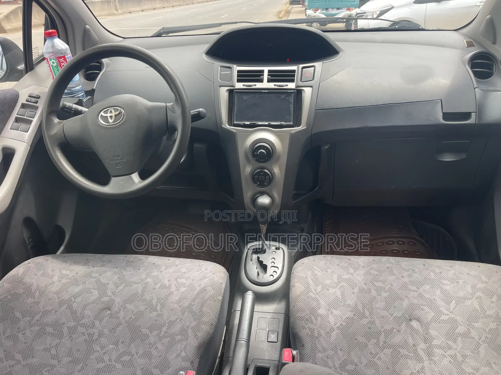 Toyota Vitz 1.3 FWD 5dr 2010 Silver