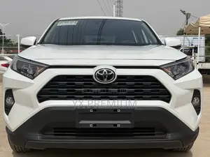 Toyota RAV4 LE 2022 White