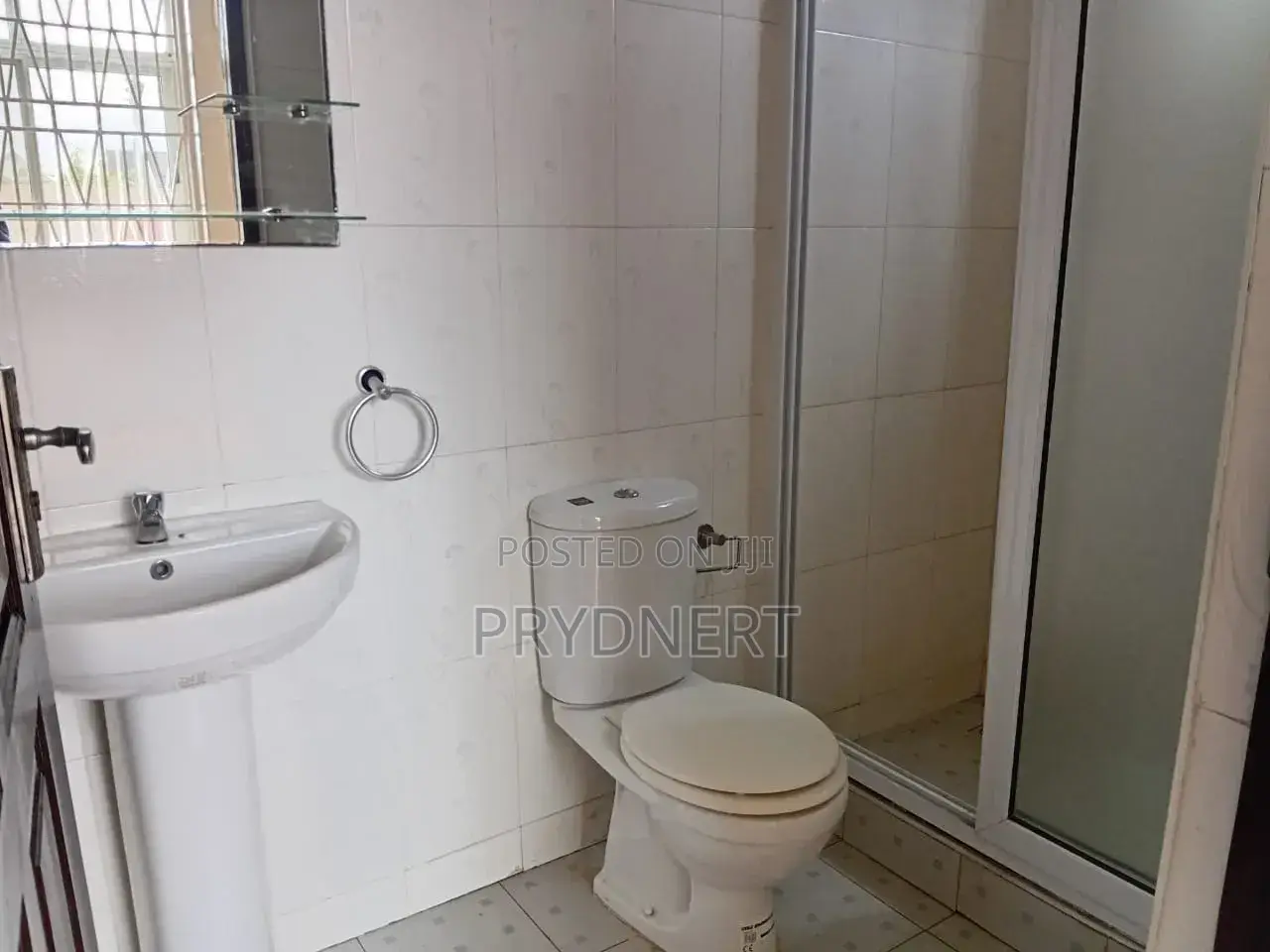 3bdrm Apartment in Savava C25, Tema Metropolitan for rent