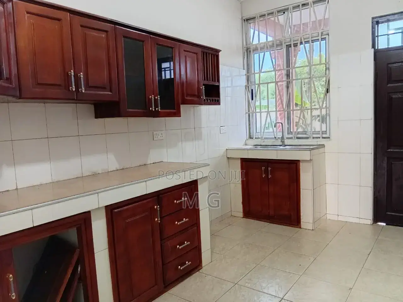 3bdrm Apartment in Savava C25, Tema Metropolitan for rent
