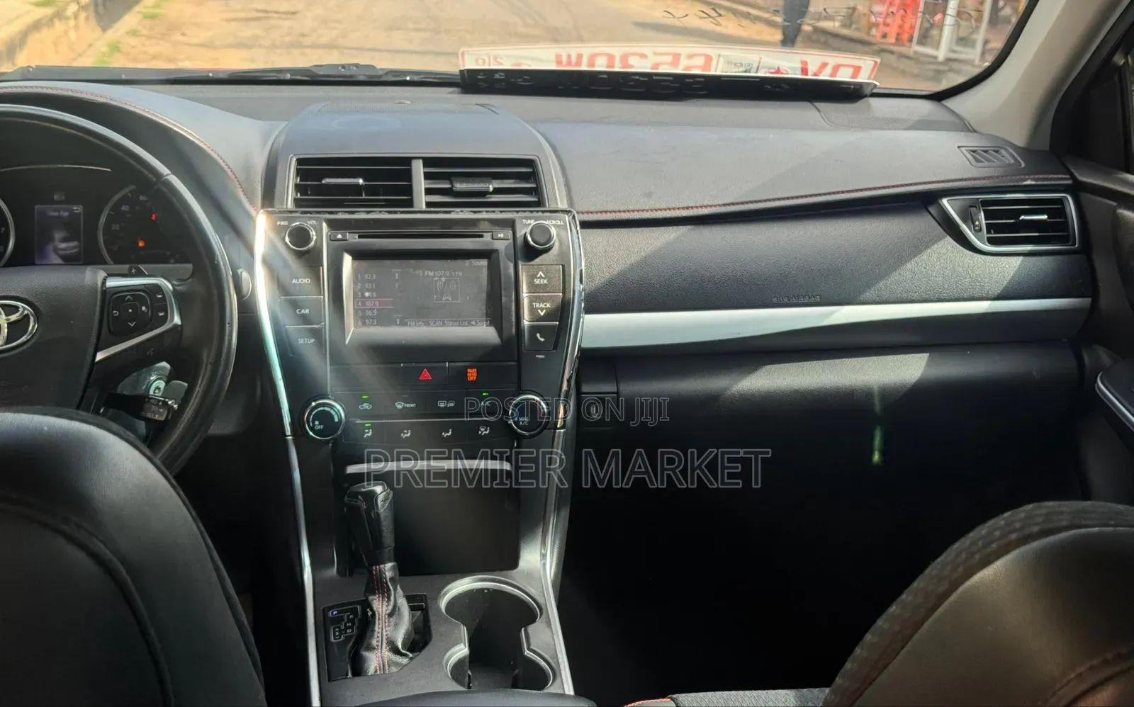 Toyota Camry SE 4dr Sedan (2.5L 4cyl 6A) 2015 Red