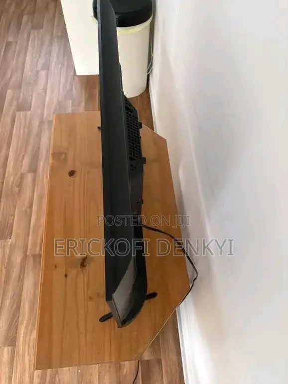 32 Inches TV