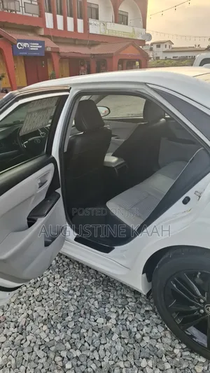 Toyota Camry SE 4dr Sedan (2.5L 4cyl 6A) 2015 White