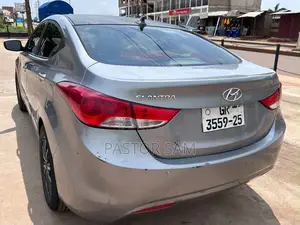 Hyundai Elantra GLS Sedan FWD (1.8L 4cyl 6A) 2013 Gray
